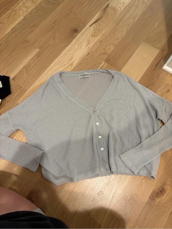 Urban Outfitters Sweaters - Urban Outfitters Light Gray V‑Neck Button Front Cropped Cardigan